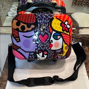 Heys America USA /Britto-Kissing Couple- Hard Shell Train /Beauty Case w/Strap